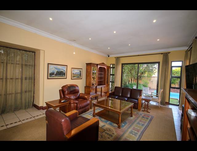 3 BEDROOM HOUSE FOR SALE IN BRYANSTON